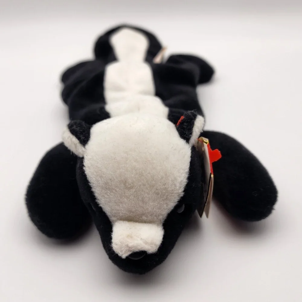TY Beanie Baby‎ - STINKY the Skunk (8 inch)